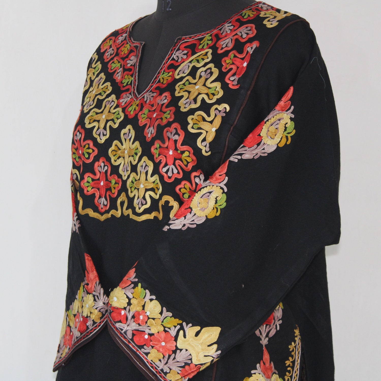 Kashmiri Pheran, Aari Embroidered Pheran, Women Tunics, Indian Kurtis, Ethnic Wear, Indo Western Wear, Traditional Pheran