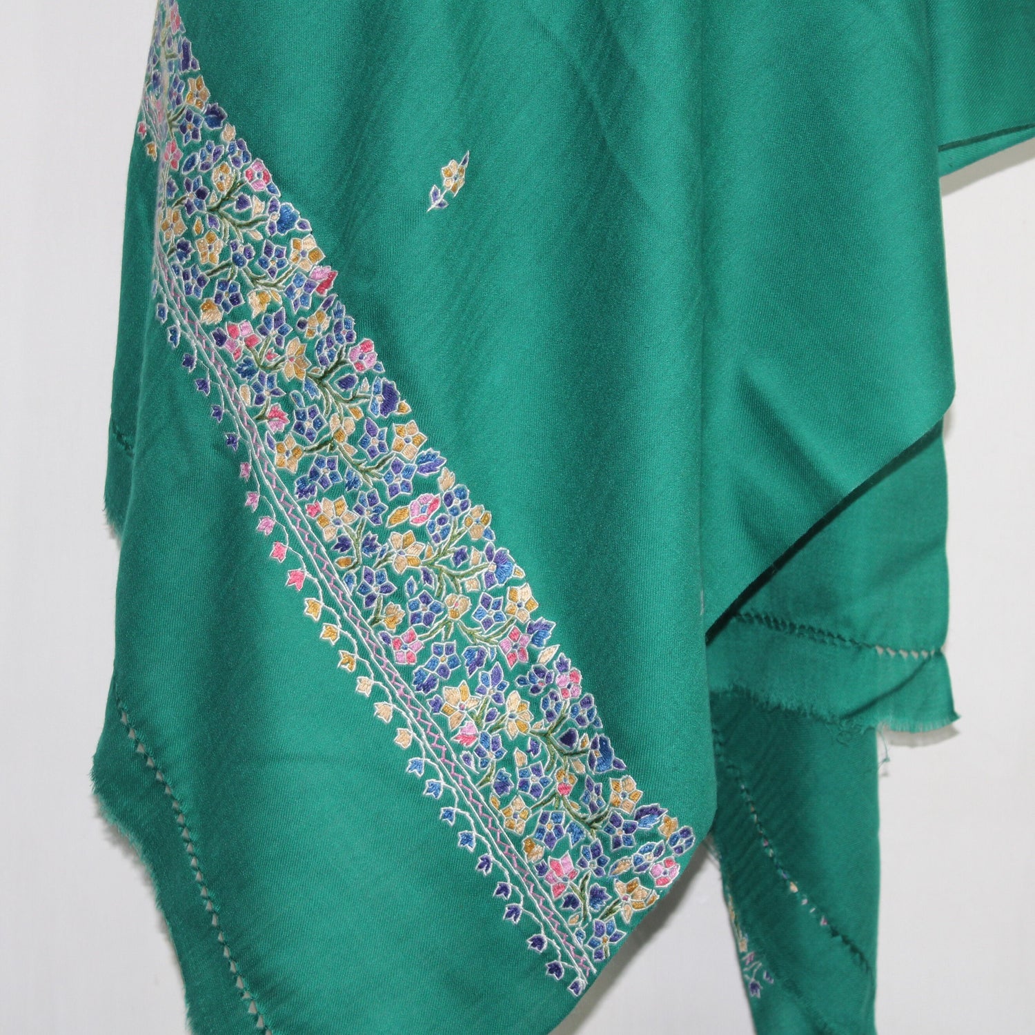 Kashmiri paper mache Embroidery Scarf, woolen Scarf, Kashmiri Handmade Stole/Wrap, handwork stole, Green Stole, 70cm * 200cm, - BATIN