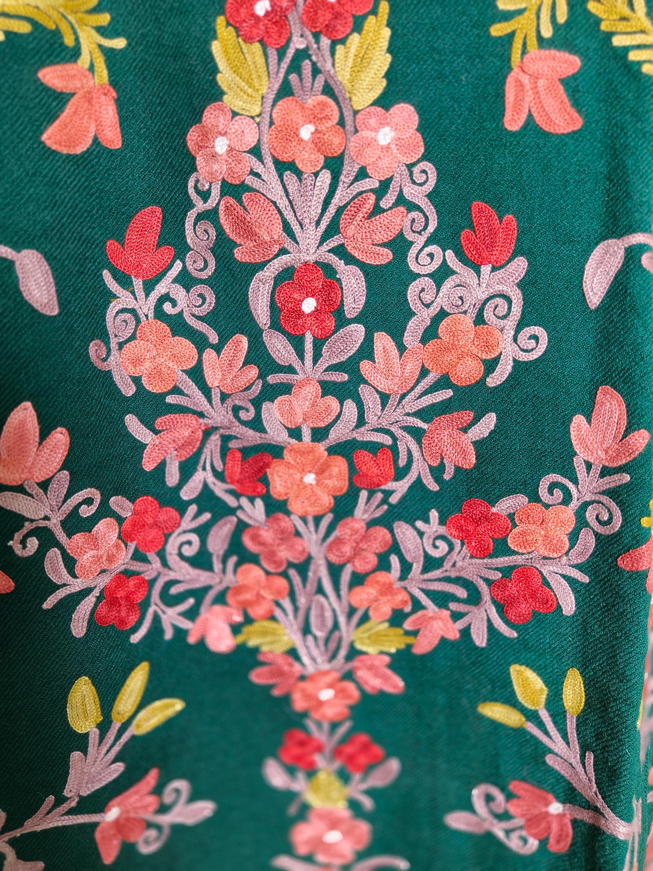 Kashmiri Pheran, Aari Embroidered Pheran, Women Tunics, Indian Kurtis, Ethnic Wear, Indo Western Wear, Traditional Pheran, Woollen Kurti