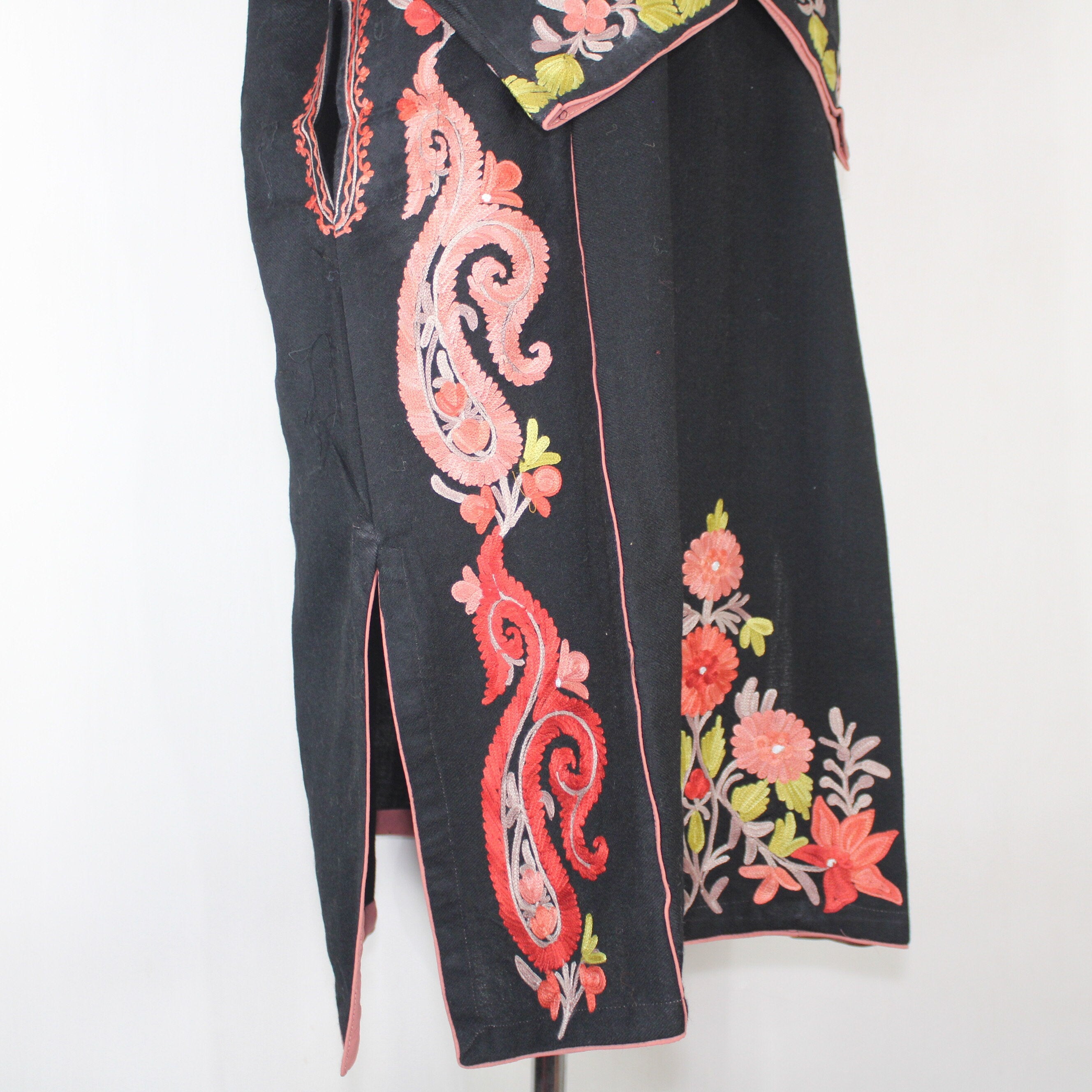 Kashmiri Pheran, Aari Embroidered Pheran, Women Tunics, Indian Kurtis, Ethnic Wear, Indo Western Wear, Traditional Pheran