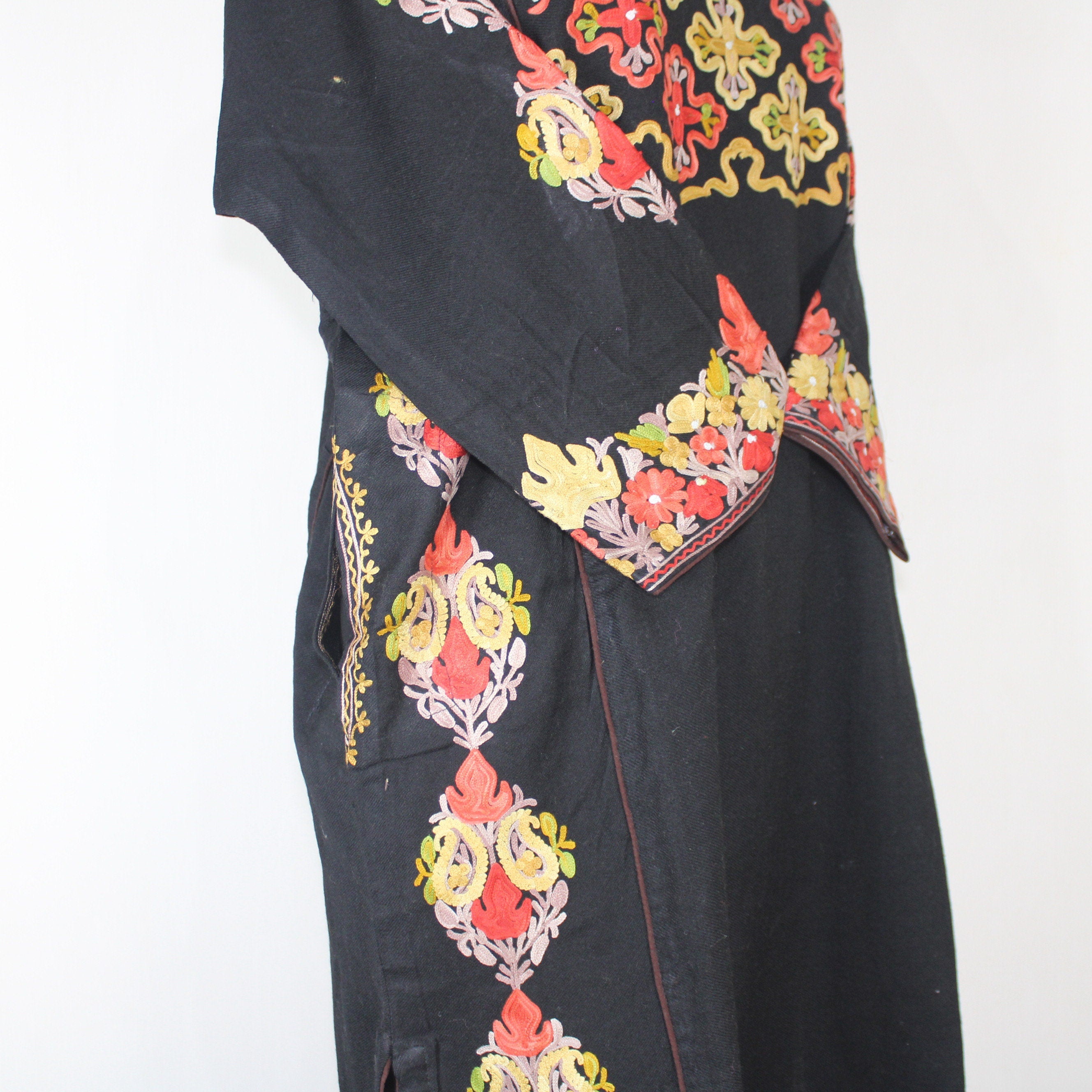 Kashmiri Pheran, Aari Embroidered Pheran, Women Tunics, Indian Kurtis, Ethnic Wear, Indo Western Wear, Traditional Pheran
