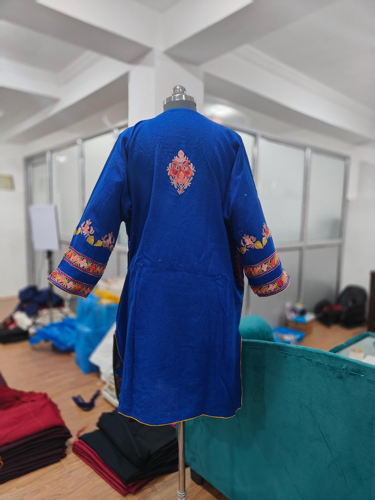 Kashmiri Pheran, Aari Embroidered Pheran, Women Tunics, Indian Kurtis, Ethnic Wear, Indo Western Wear, Traditional Pheran, Woollen Kurti