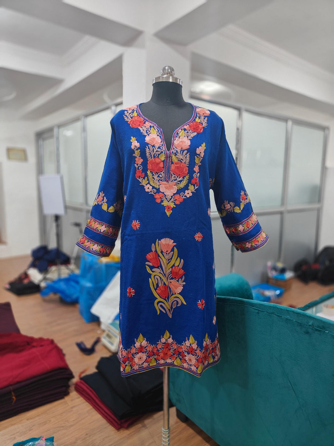 Kashmiri Pheran, Aari Embroidered Pheran, Women Tunics, Indian Kurtis, Ethnic Wear, Indo Western Wear, Traditional Pheran, Woollen Kurti