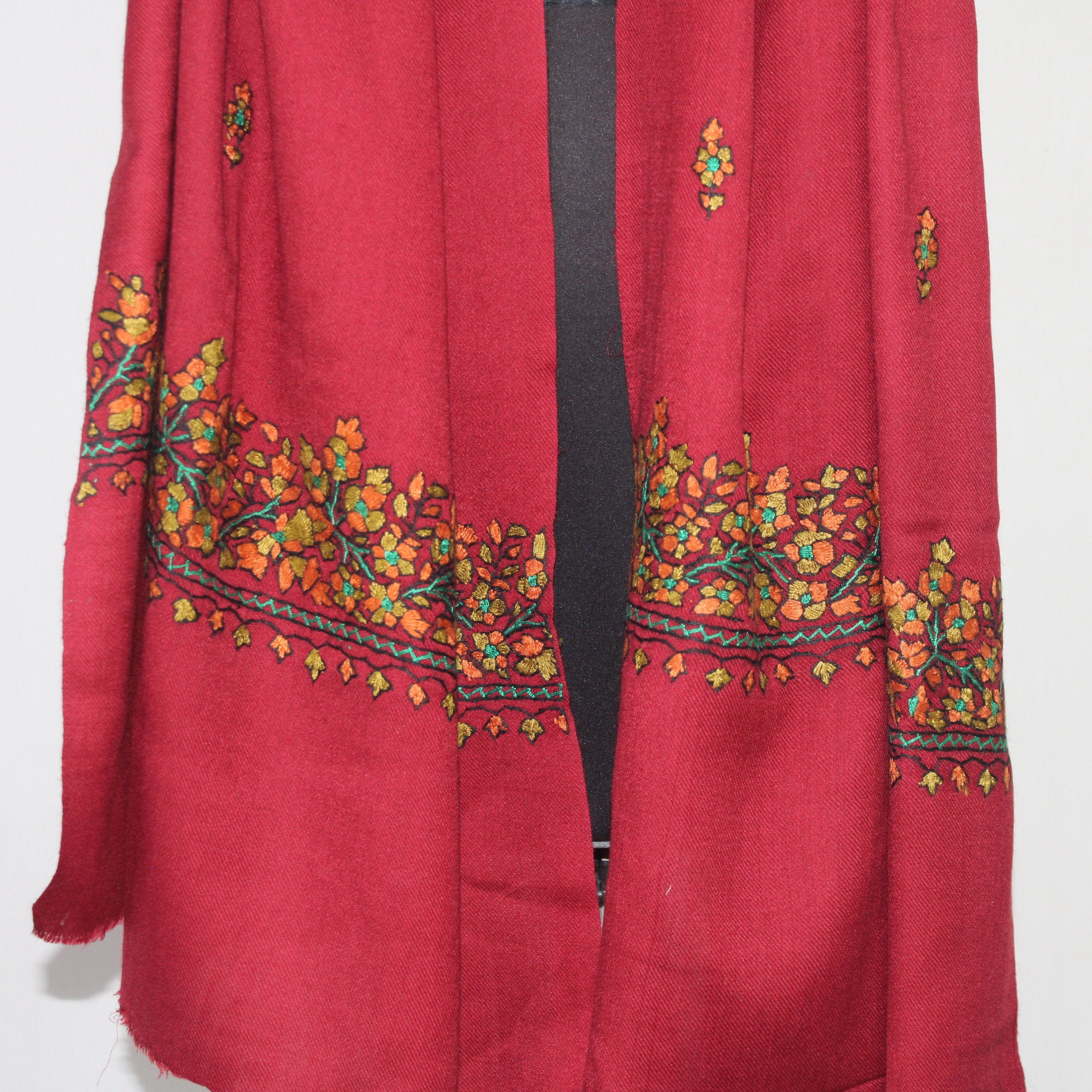 Kashmiri paper mache Embroidery Scarf, woolen Scarf, Kashmiri Handmade Stole/Wrap, handwork stole, maroon Stole, 70cm * 200cm,