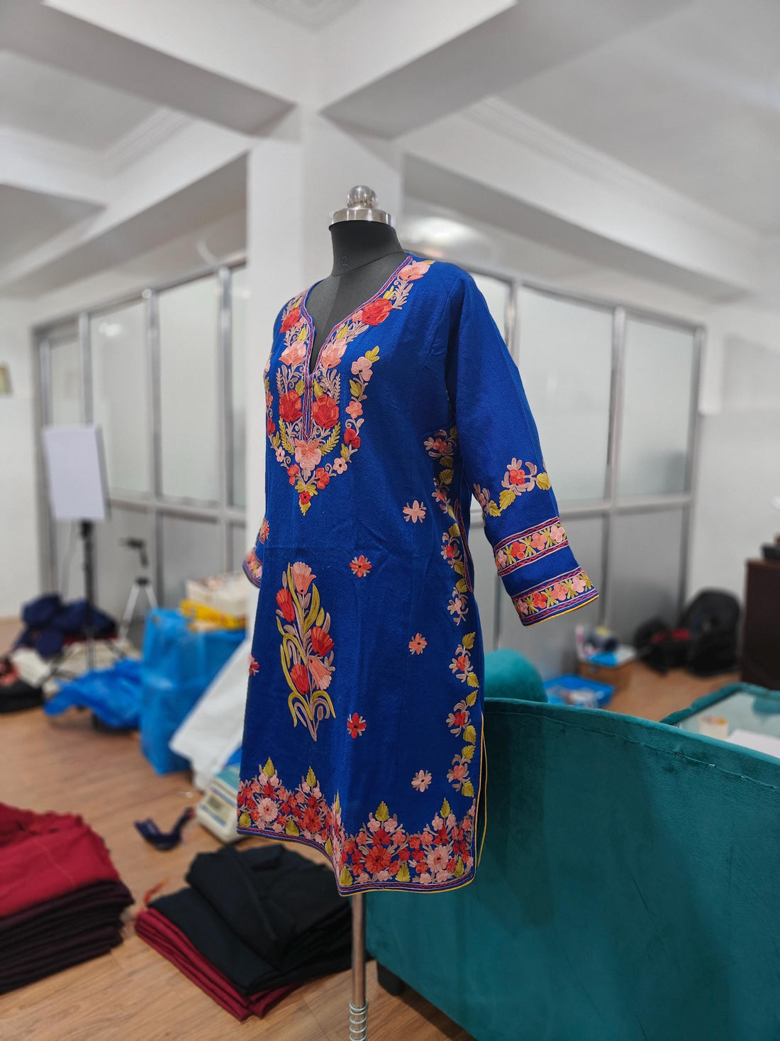 Kashmiri Pheran, Aari Embroidered Pheran, Women Tunics, Indian Kurtis, Ethnic Wear, Indo Western Wear, Traditional Pheran, Woollen Kurti