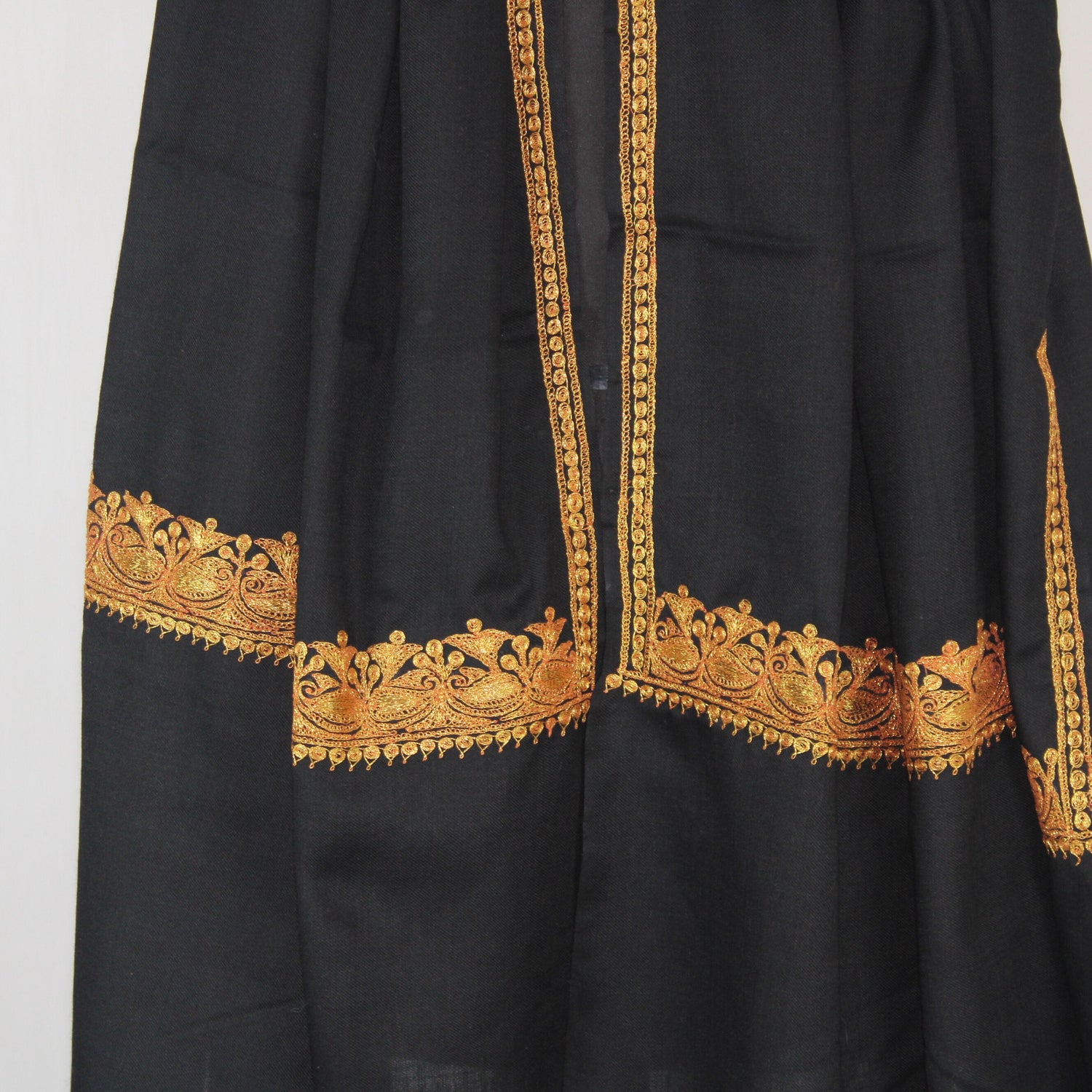 Kashmiri Embroidered Shawl ,Woolen Embroidered Shawl, Kashmiri Tilla Embroidery Shawl, Kashmiri Shawl For Women, Tilla Shawl