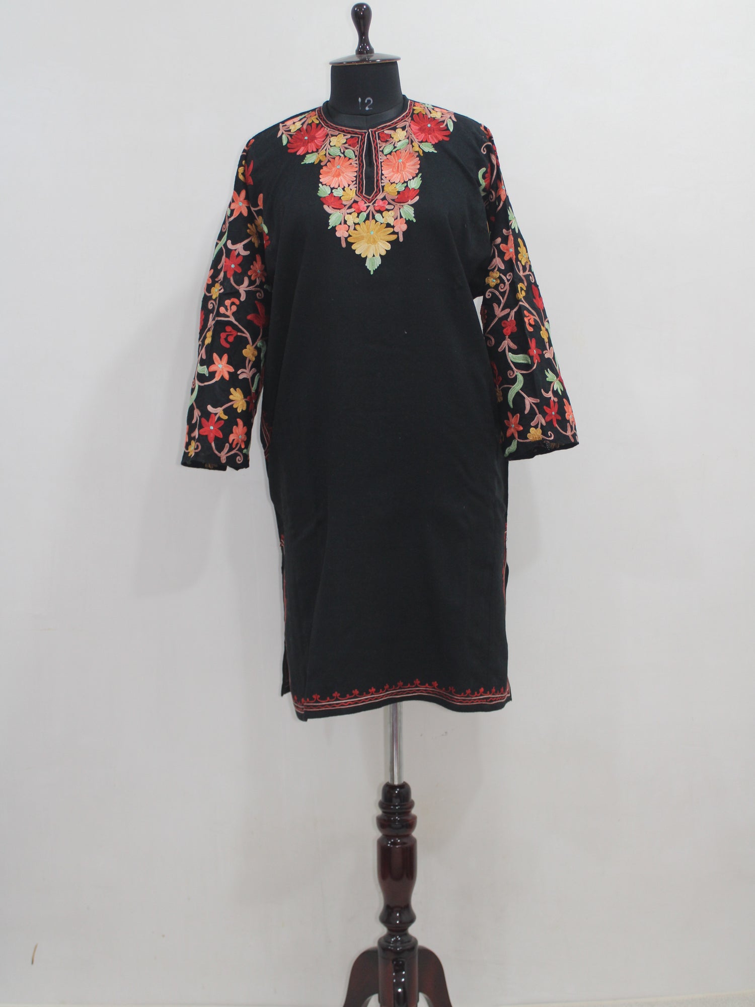 Kashmiri Pheran, Floral Embroidered Woolen Pheran, Women Tunics, Indian Kurtis, Fine Merino Wool 42 Count (Raffal) Poshkar Naaldhar/jaaldhar Pheran