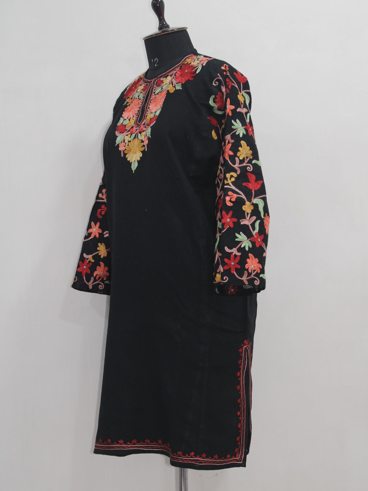 Kashmiri Pheran, Floral Embroidered Woolen Pheran, Women Tunics, Indian Kurtis, Fine Merino Wool 42 Count (Raffal) Poshkar Naaldhar/jaaldhar Pheran