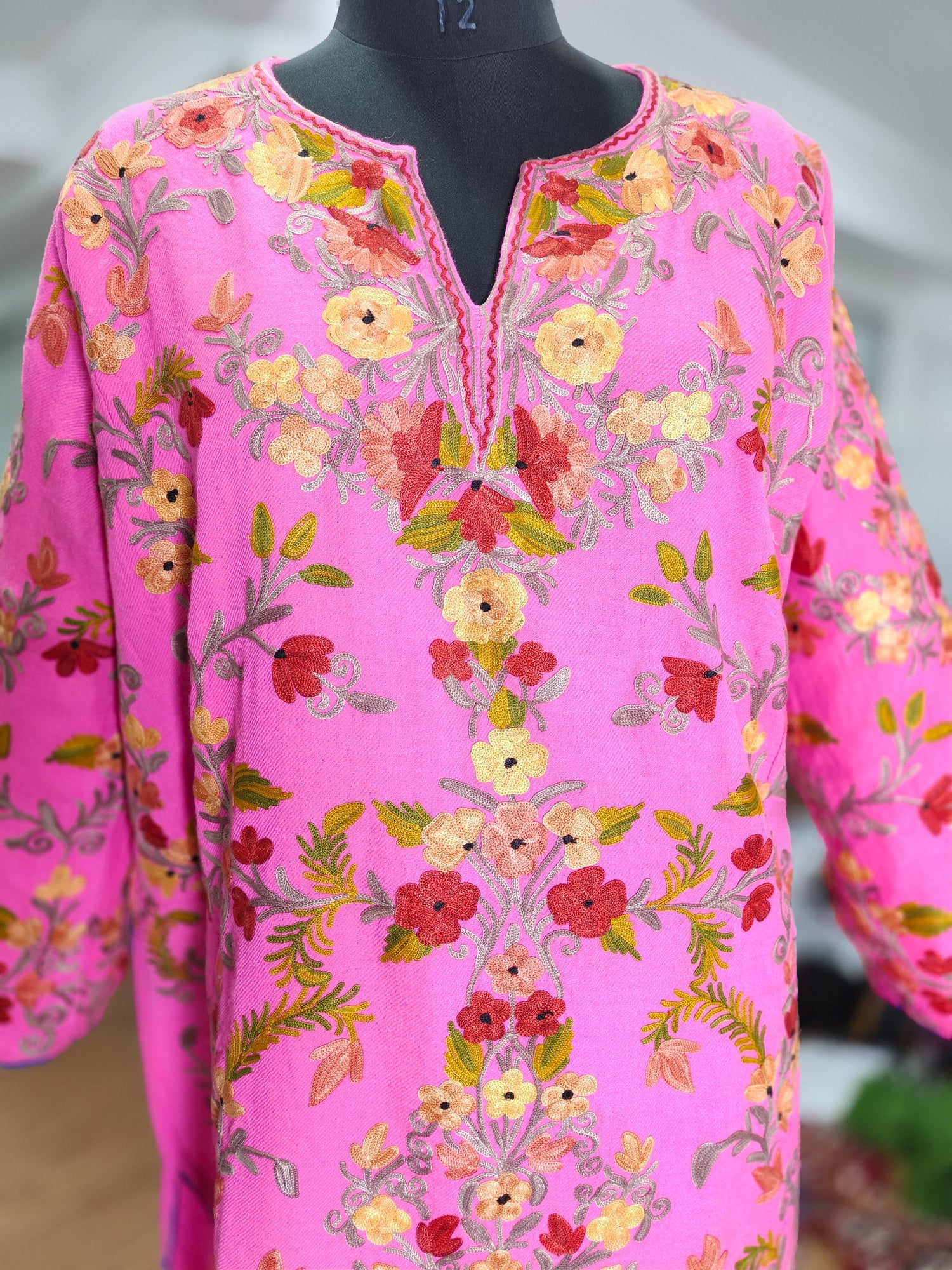 Kashmiri Pheran, Aari Embroidered Pheran, Women Tunics, Indian Kurtis, Ethnic Wear, Indo Western Wear, Traditional Pheran, Woollen Kurti