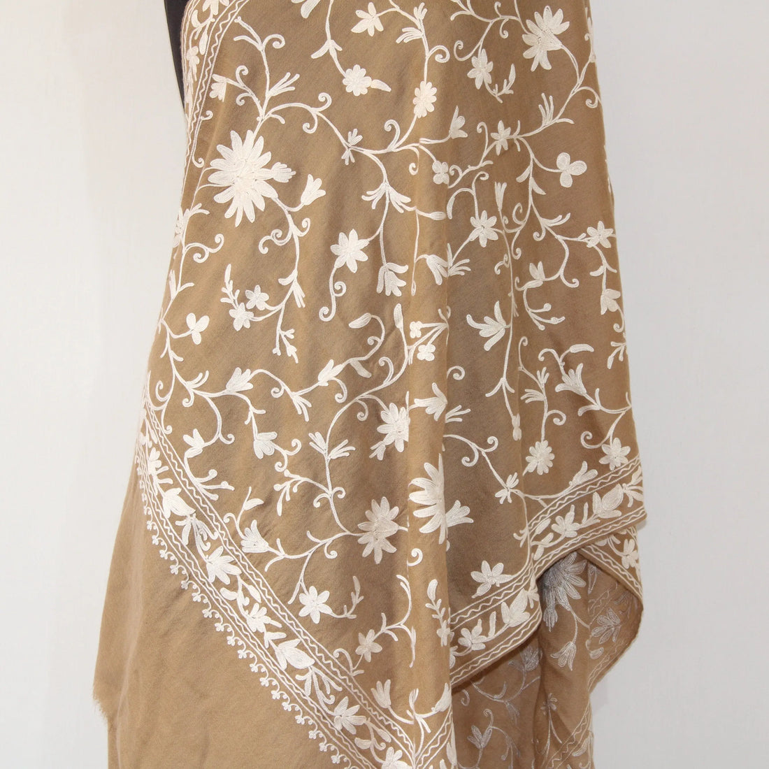 Kashmiri Scarf, Fine Merino Wool Aari Embroidered Stole, Handmade Stole, Premium Stole, Woolen Scarf, Embroidered Wraps, Premium Wraps BATIN